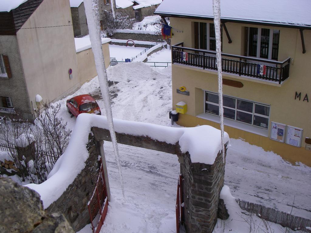 La Maison Bleue La Cabanasse Exteriör bild